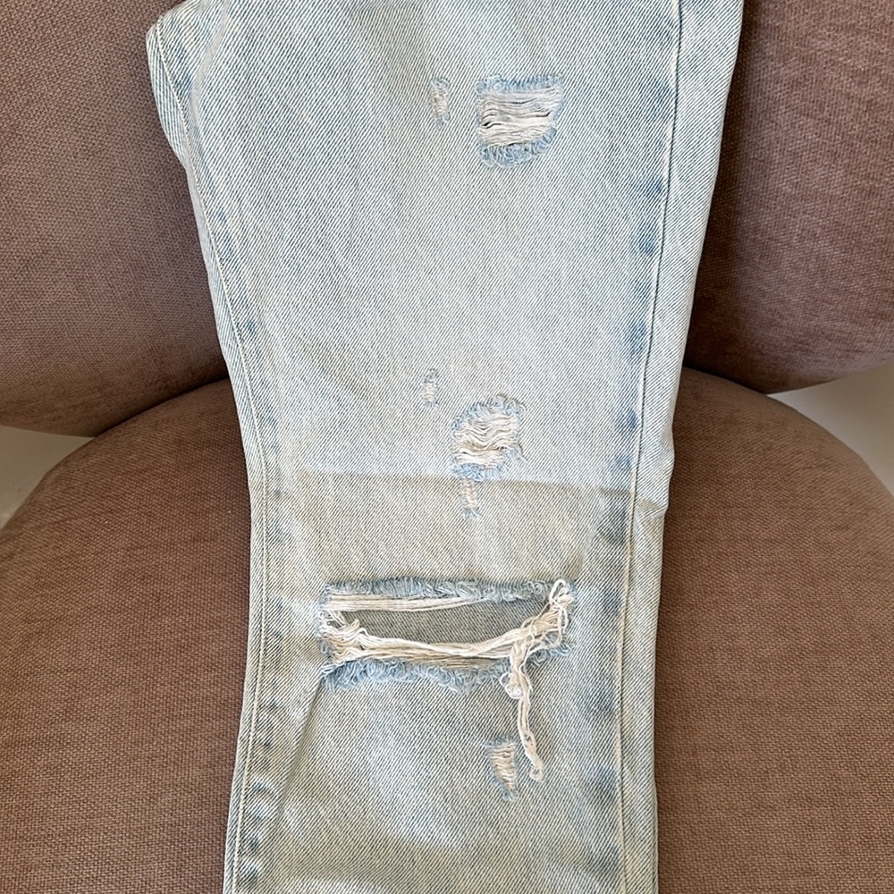 Distressed Jeans - Picture 3 of 7